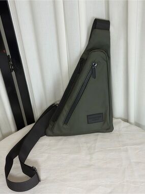 Duchamp London Men's Olive Green Messenger Crossbody Bag with Black Strap